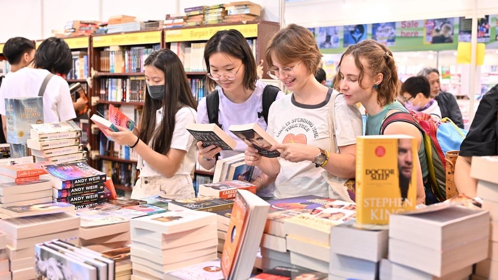 Crowds browsing book stalls at Hong Kong Book Fair